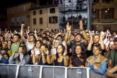 Le public en feu pendant le set d'Ofenbach. • © Louben Prévost
