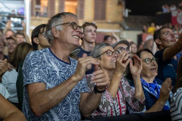 Le public est conquis par Boulevard des Airs. • © Louben Prévost