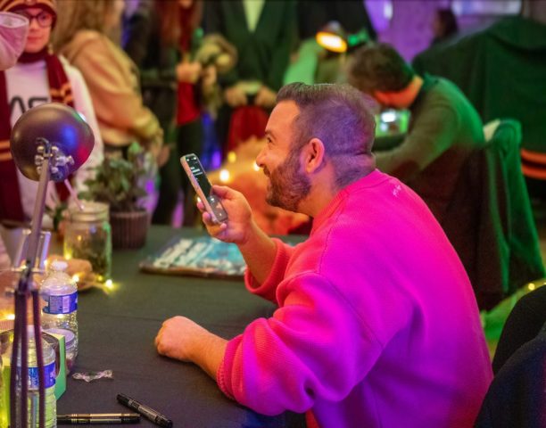 Kelyan Blanc, voix française d'Harry Potter, s'est amusé à enregistrer le répondeur téléphonique de fans de la saga. • © Louben Prévost