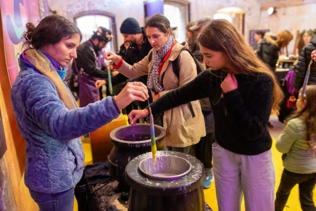 Atelier fabrication de bougies. • © Louben Prévost