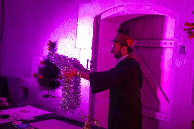 Sapin en lévitation par Jérémy Allimann. • © Louben Prévost