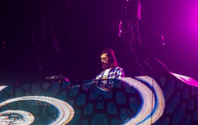 Busy P • © Louben Prévost