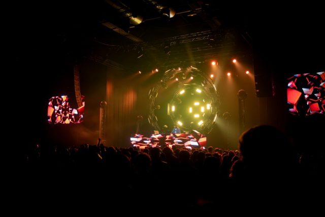 Busy P • © Louben Prévost