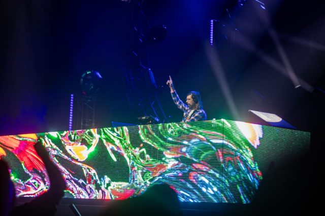 Busy P • © Louben Prévost