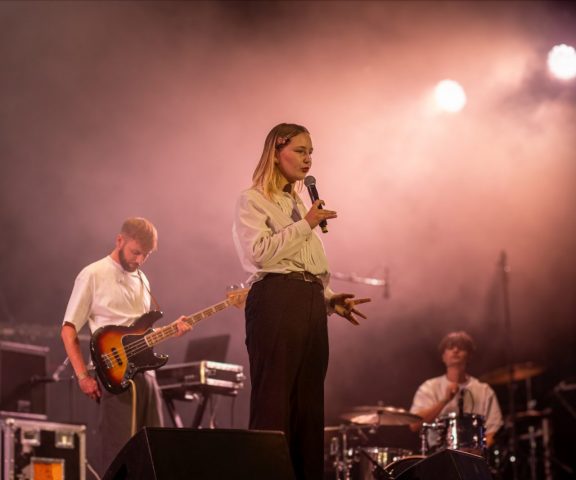 Jeanne Bonjour • © Louben Prévost